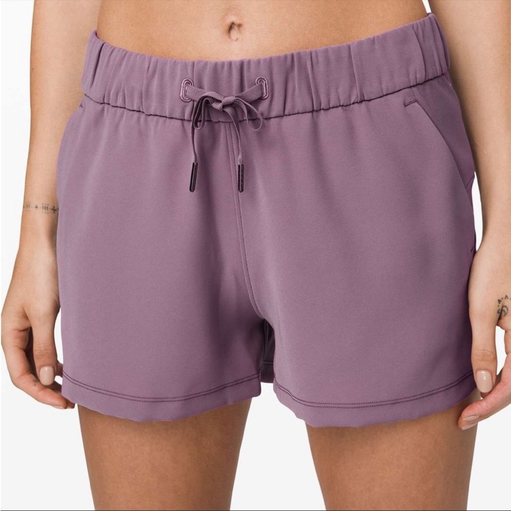 Lululemon On the Fly Short Woven 2.5"